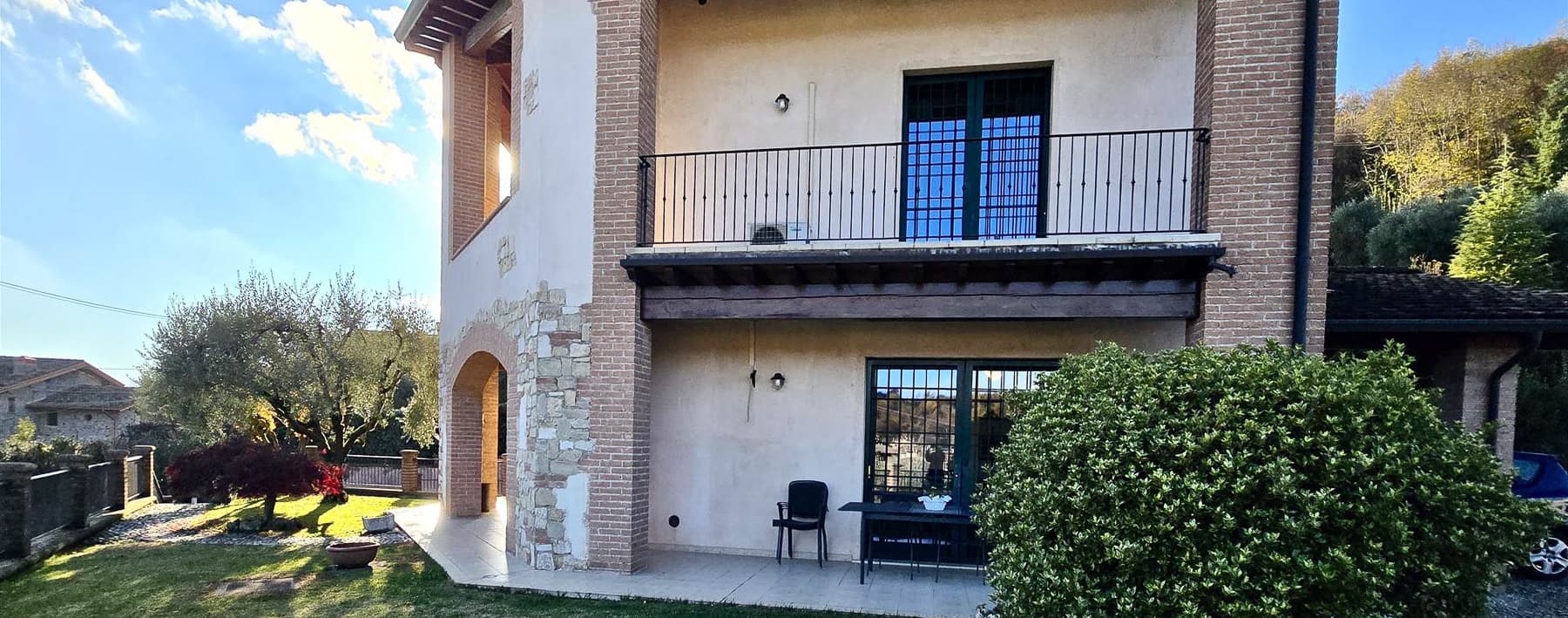 Villa panoramica a Gavardo, immersa nel verde