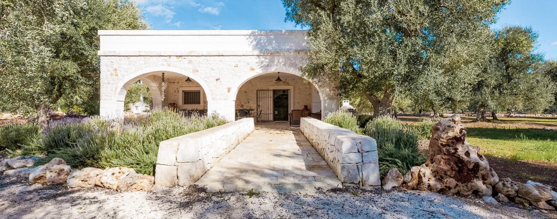 Villa con piscina e trulli a Ostuni, Puglia