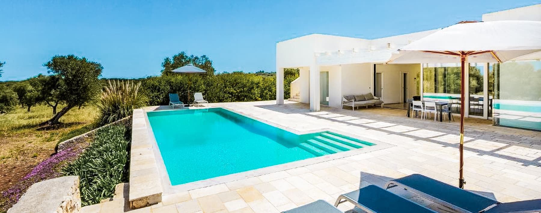 Villa moderna con piscina a Carovigno, Puglia