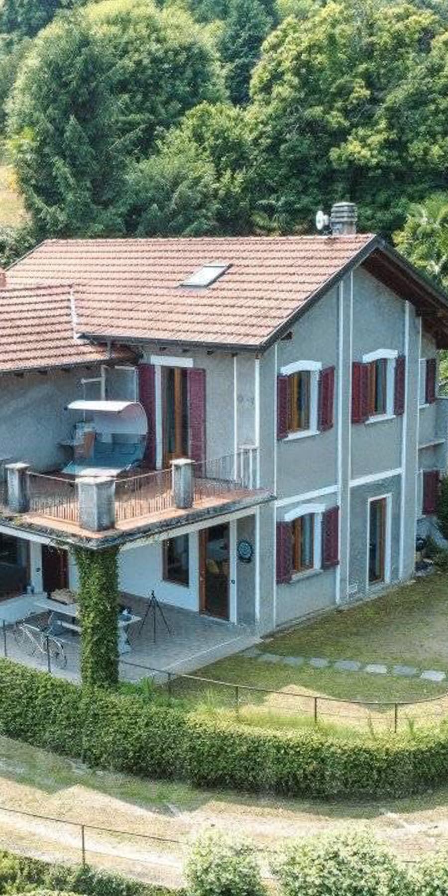 Villa a Oggebbio con vista Lago Maggiore e giardino ampio