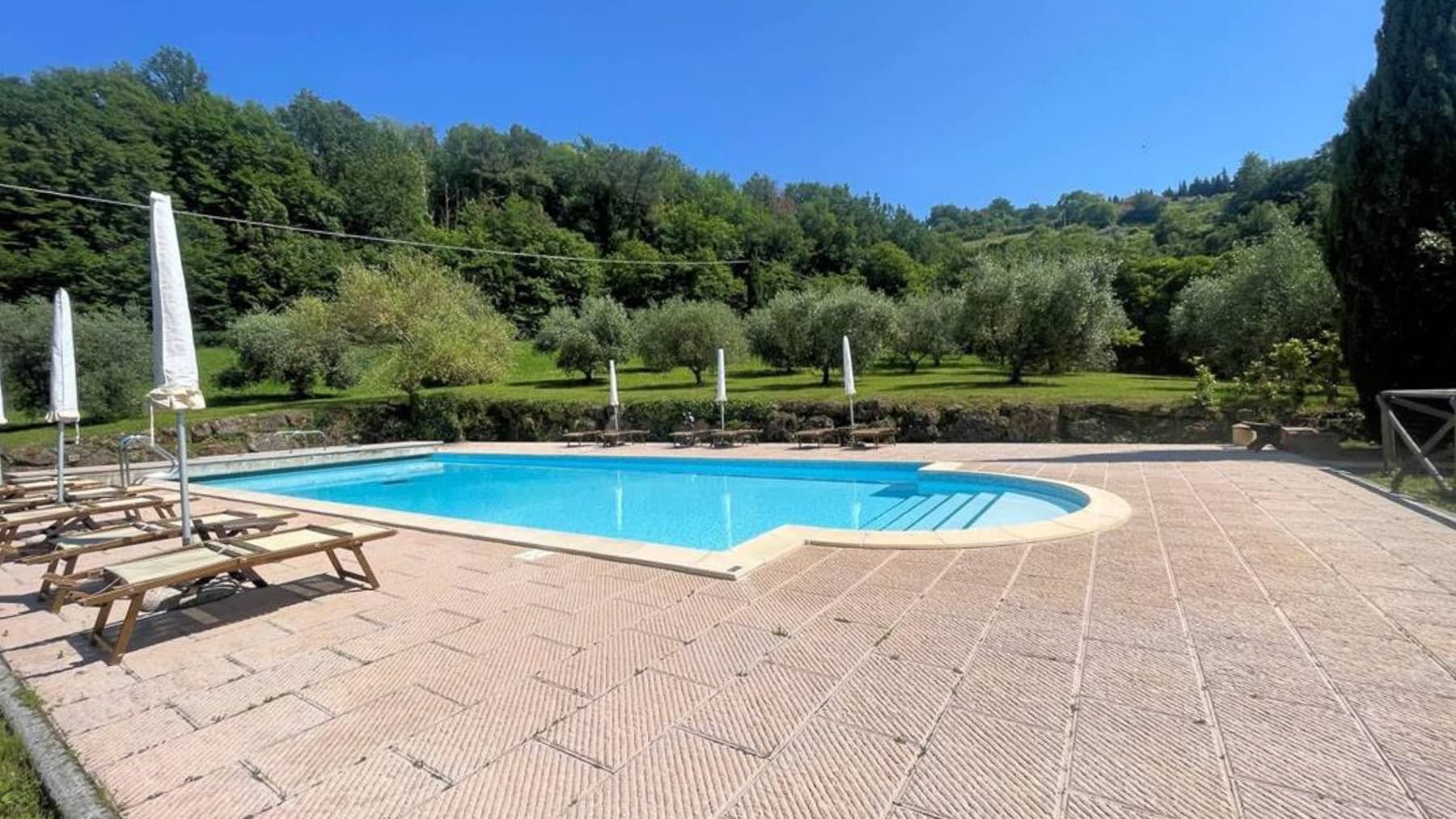 Casale Toscano con Piscina a Chianni, 400mq di Charme