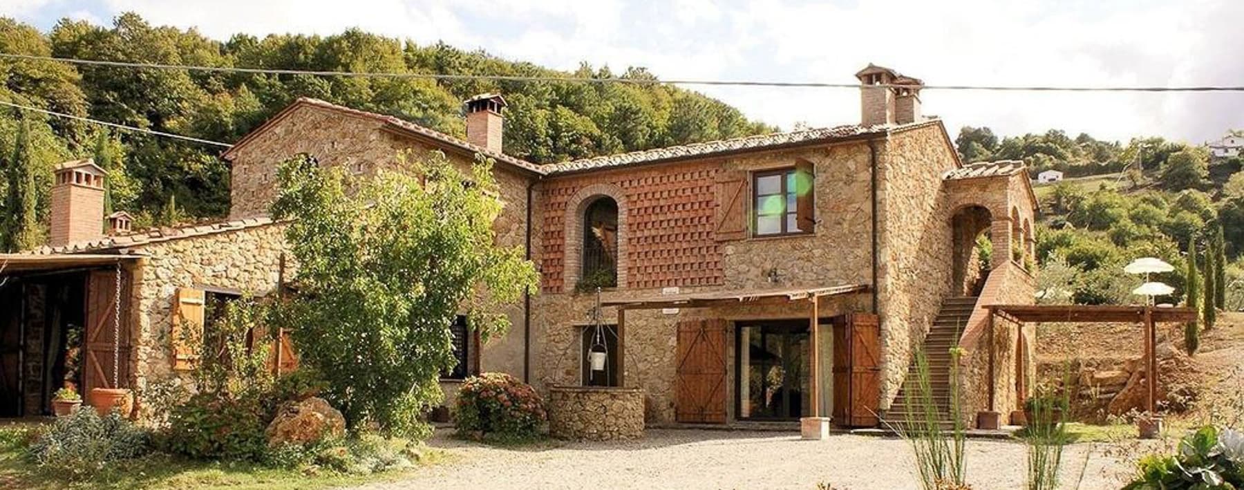 Casale Toscano con Piscina a Chianni, 400mq di Charme
