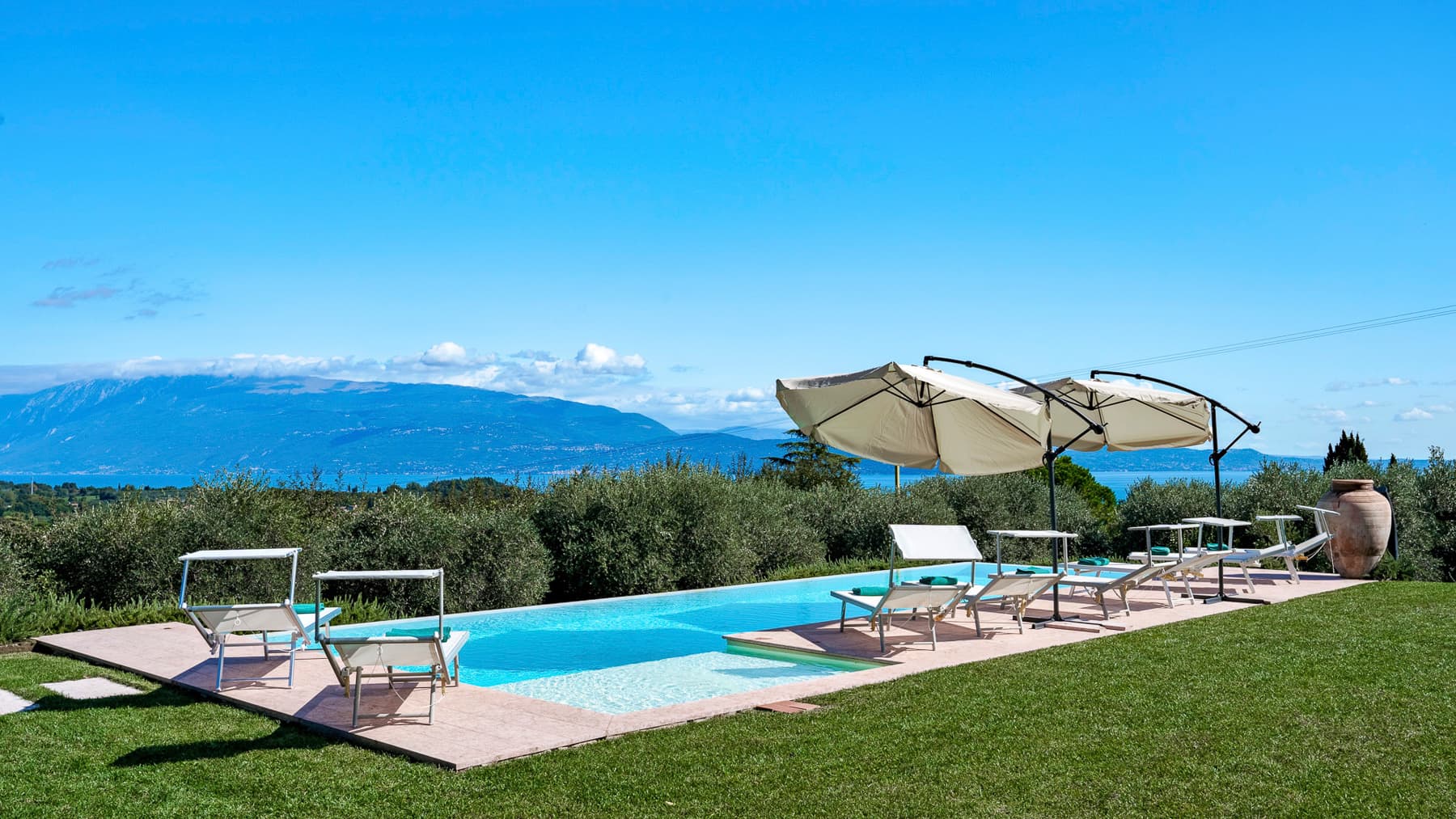 Villa with Pool in San Felice del Benaco, Lake Garda