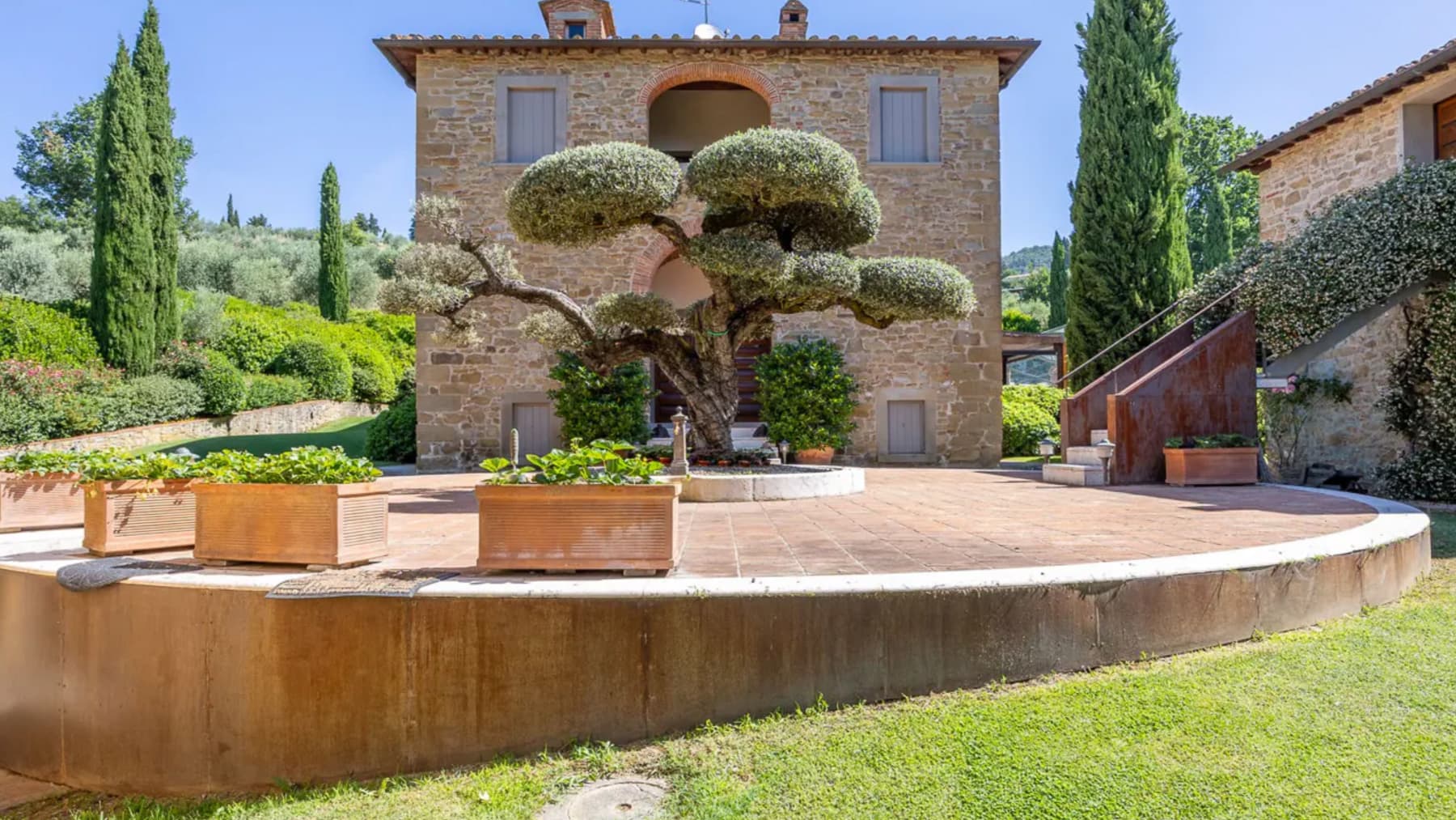 Casale panoramico con piscina vicino ad Arezzo, Toscana