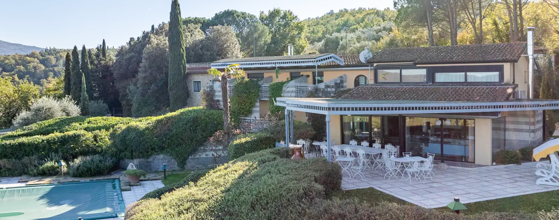 Villa esclusiva con piscina e tennis ad Arezzo