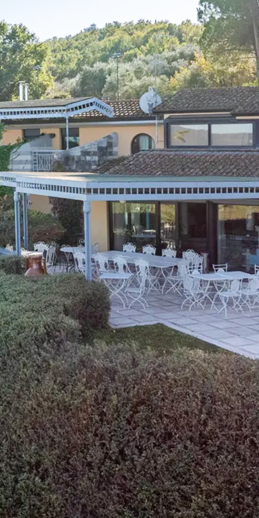 Villa esclusiva con piscina e tennis ad Arezzo
