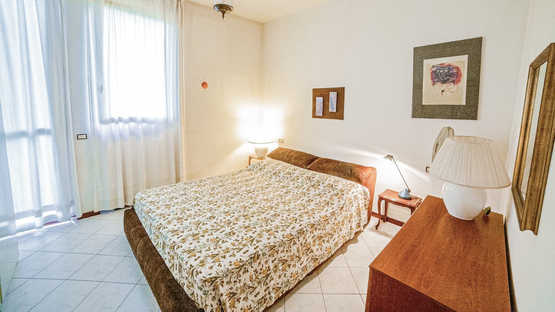 Villa a Massa, 300 mq a 150 mt dal mare, su due livelli