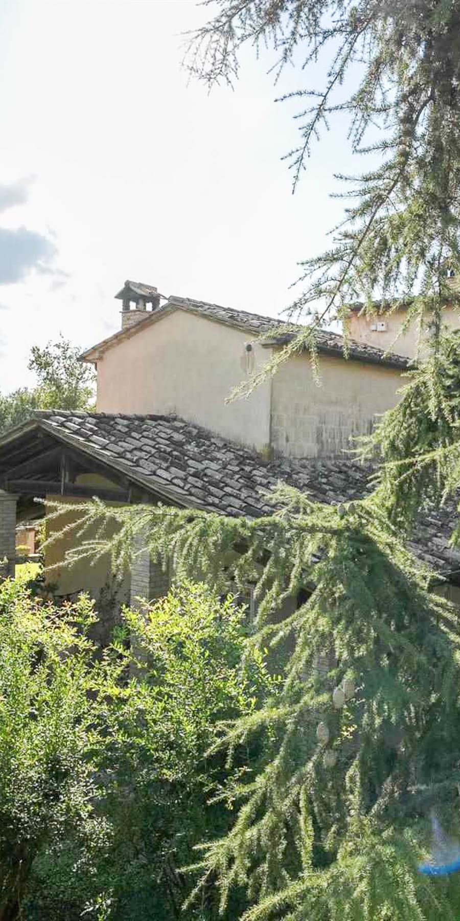 Casale in pietra con piscina a Passignano sul Trasimeno