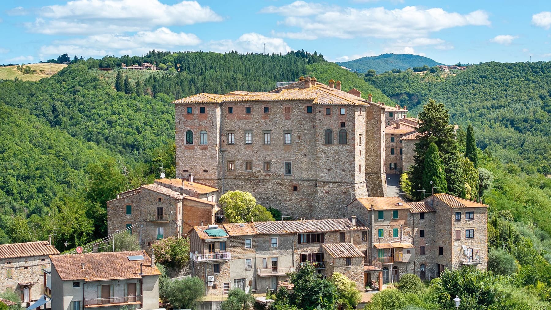 Castello storico in Umbria, Fabro: 3.500 mq di prestigio