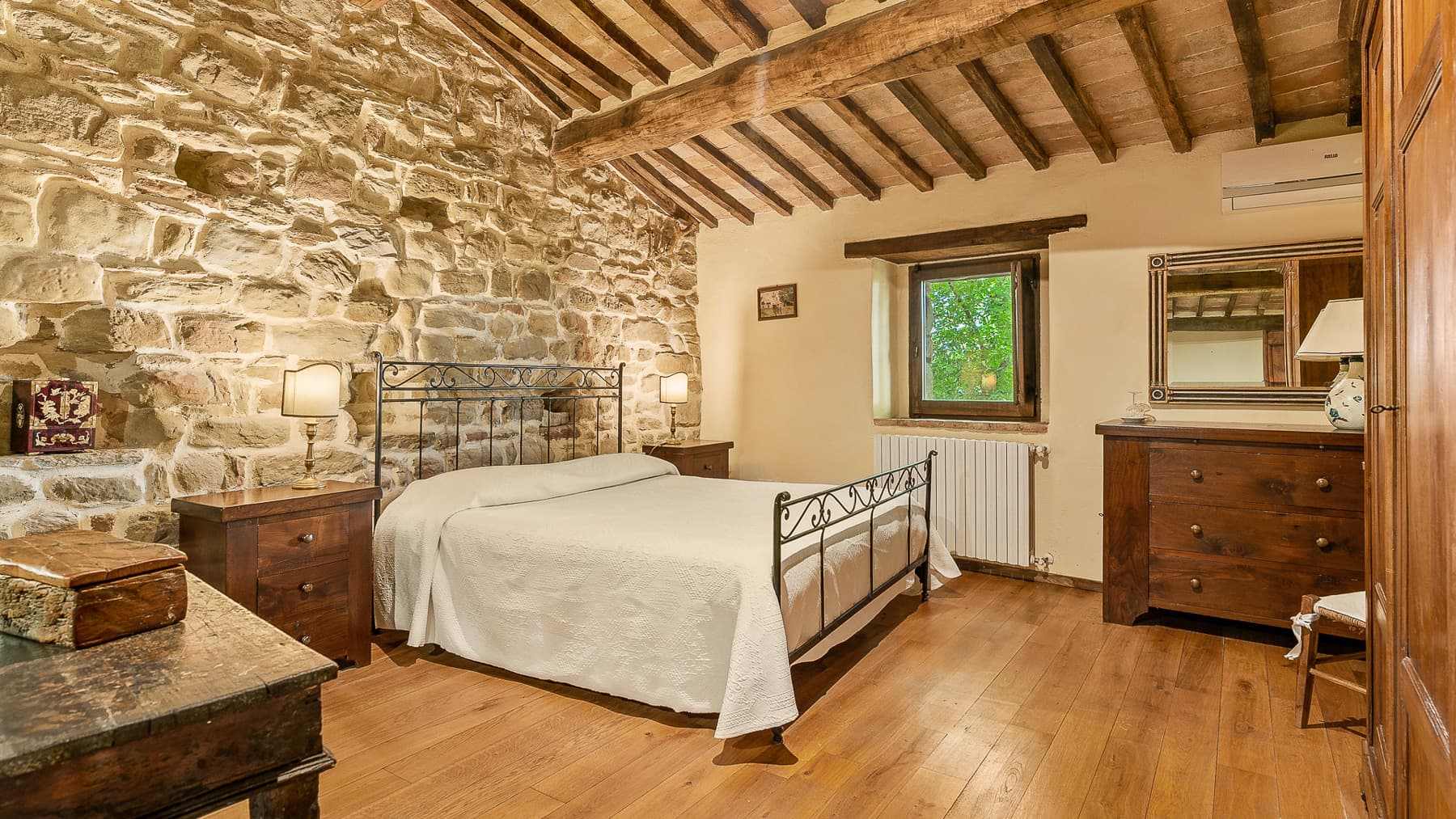 Tenuta-Complesso in Umbria con vista panoramica unica