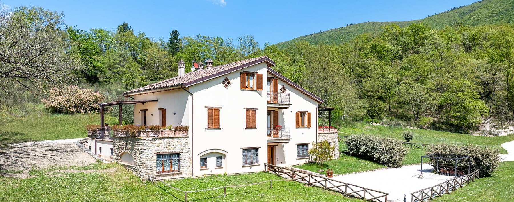Casale ristrutturato nelle colline dell'Umbria, Valtopina