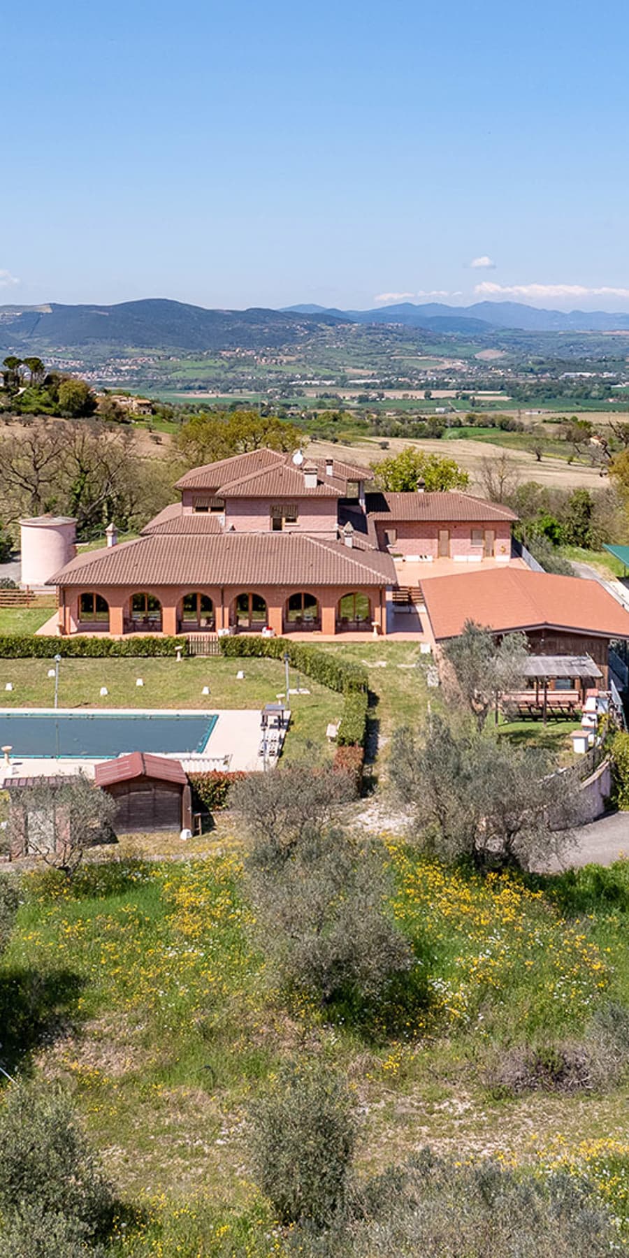 Villa panoramica tra uliveti e querce a Narni, Umbria