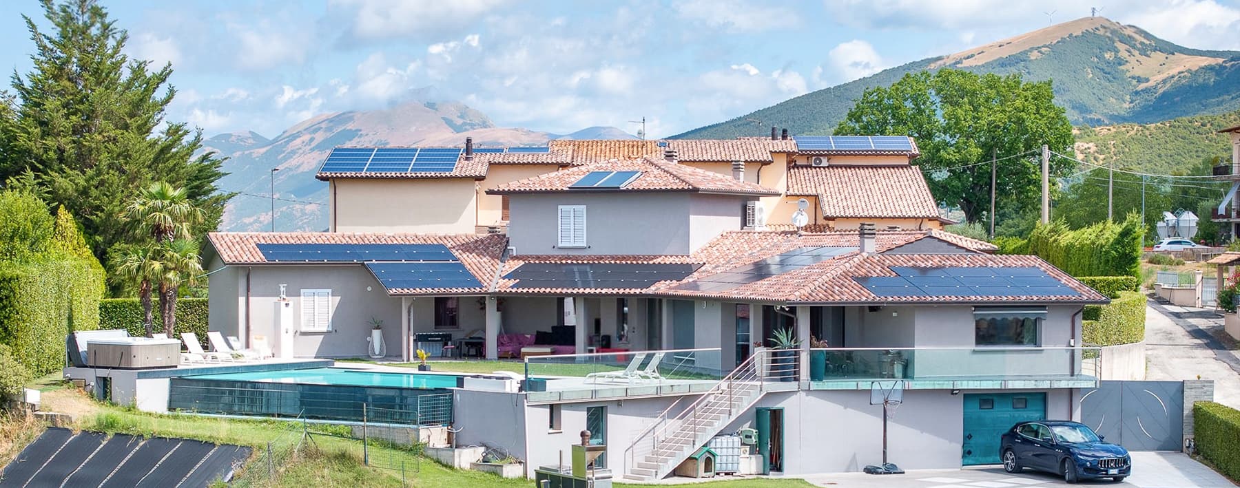 Villa panoramica a Gualdo Tadino, 550 mq di comfort