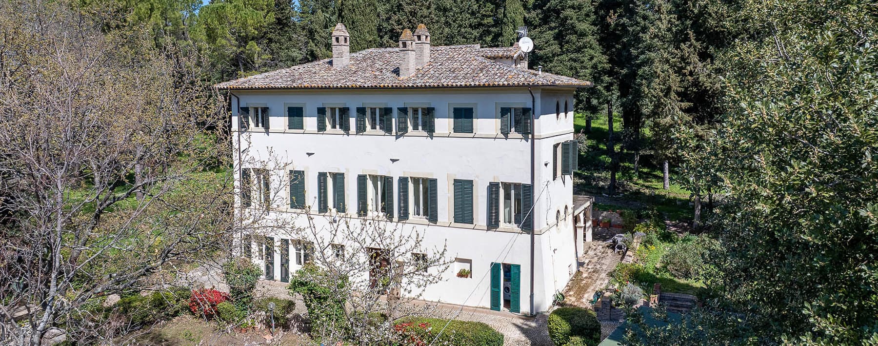 Villa elegante immersa nel verde di Foligno, Umbria