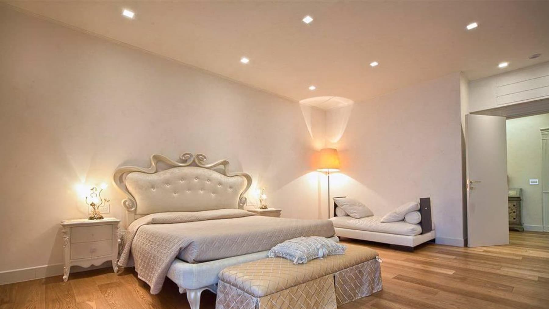 Villa esclusiva a Tortoreto con vista mare e piscina interna