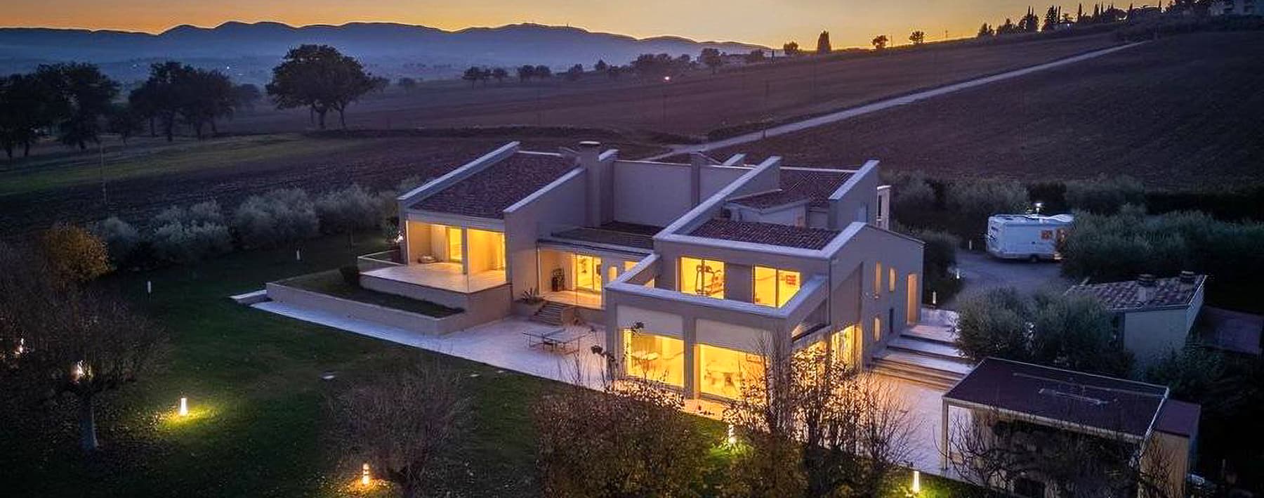 Villa collinare con piscina a Montefalco, Umbria