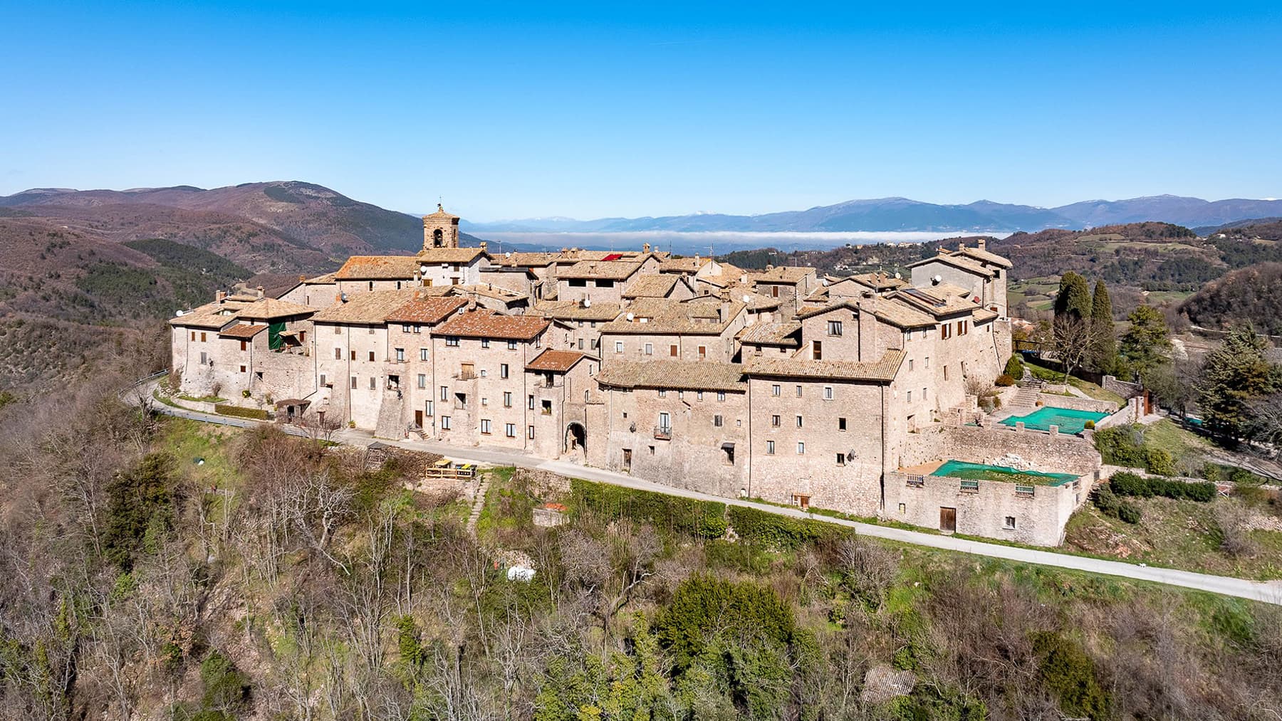 Palazzo storico ad Acquasparta con piscina e charme
