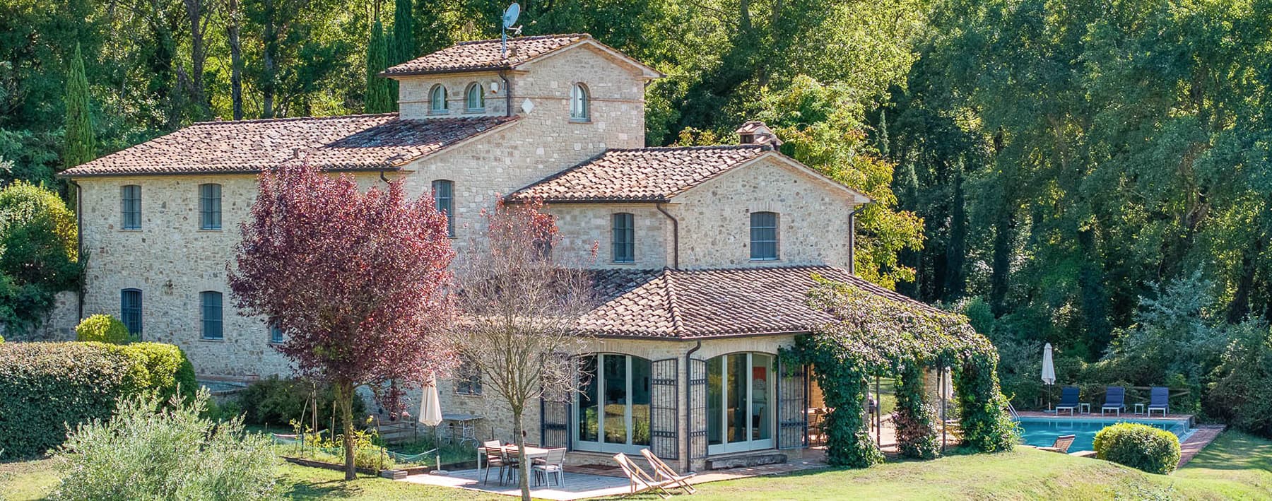 Casale di 400 mq ristrutturato tra le colline umbre