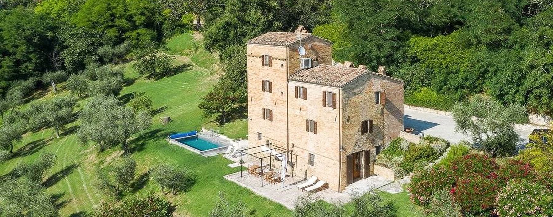 Villa storica con torre panoramica a Saludecio