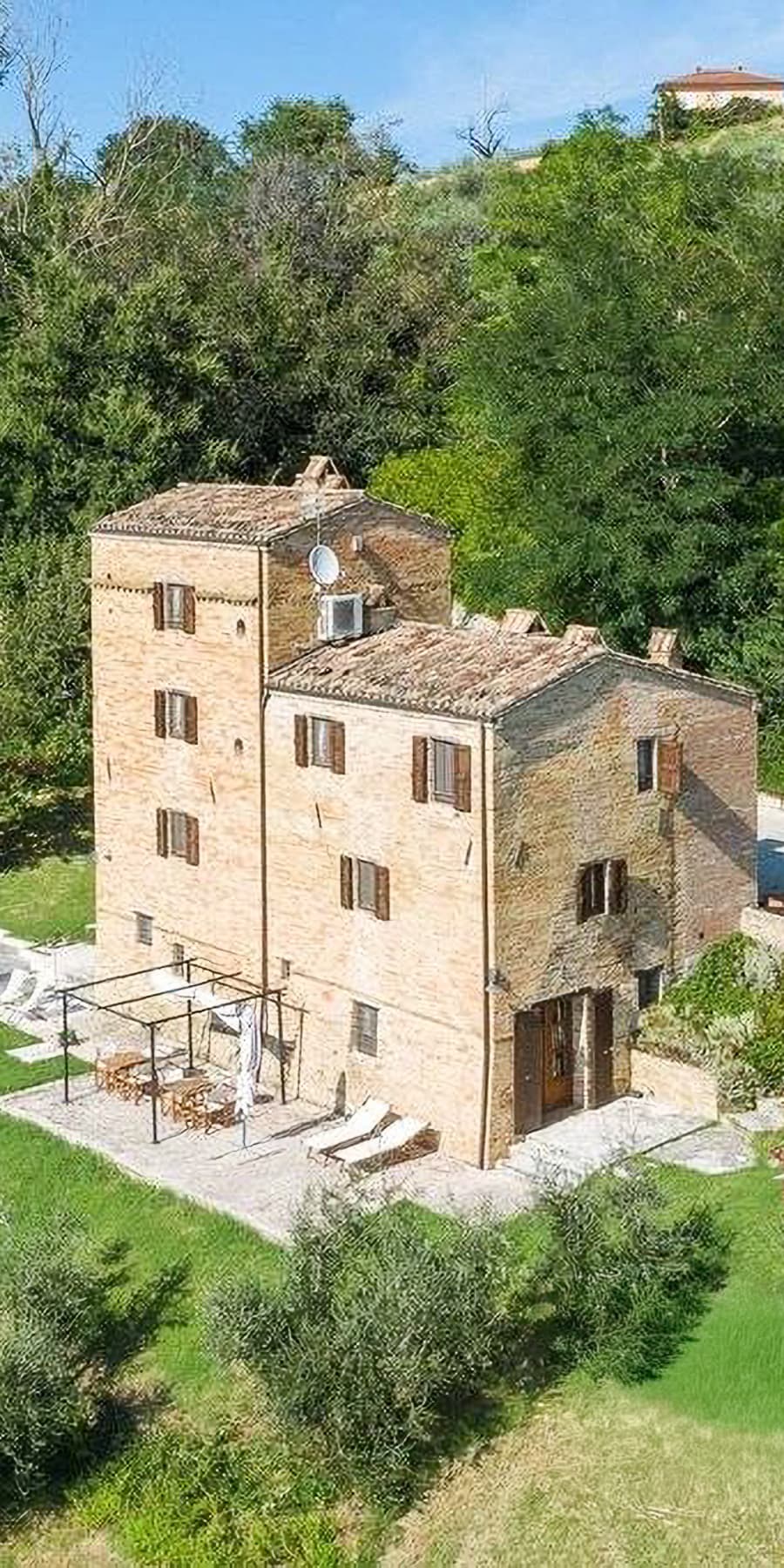 Villa storica con torre panoramica a Saludecio