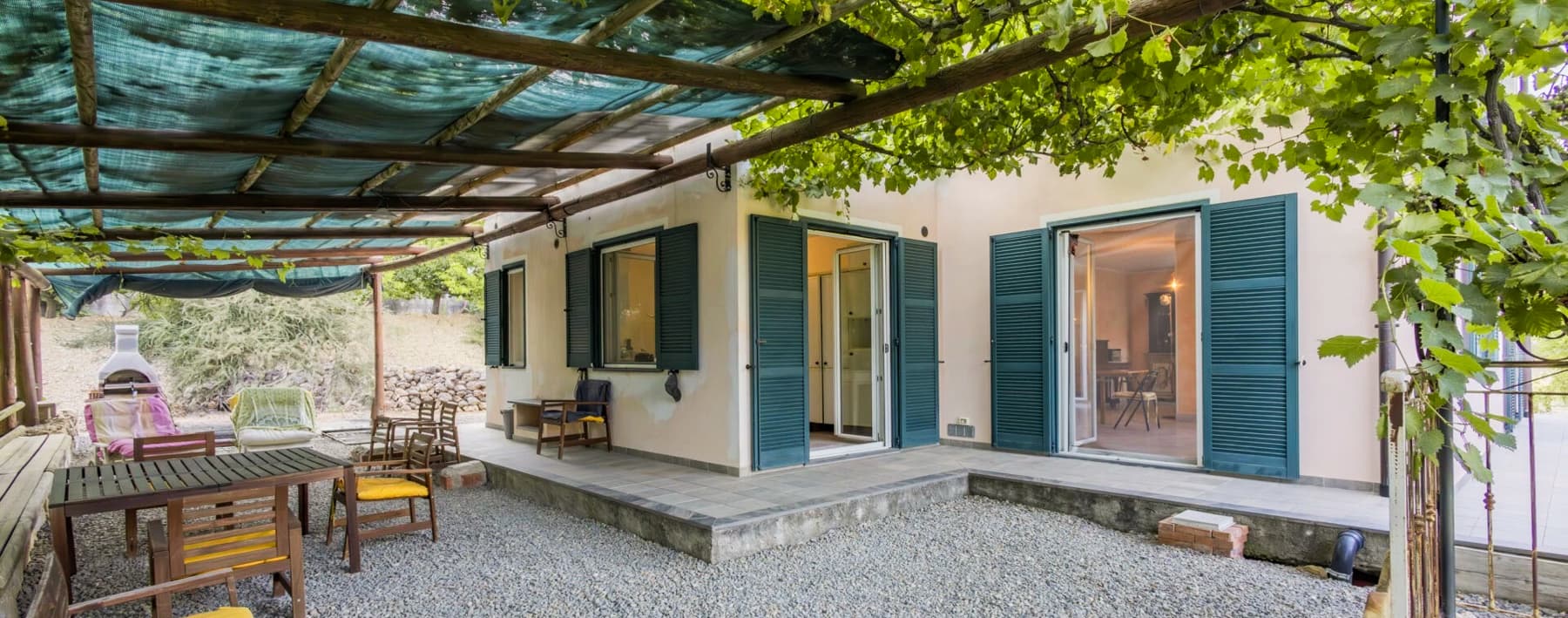 Casa indipendente a Ventimiglia, 300 mq, giardino ampio