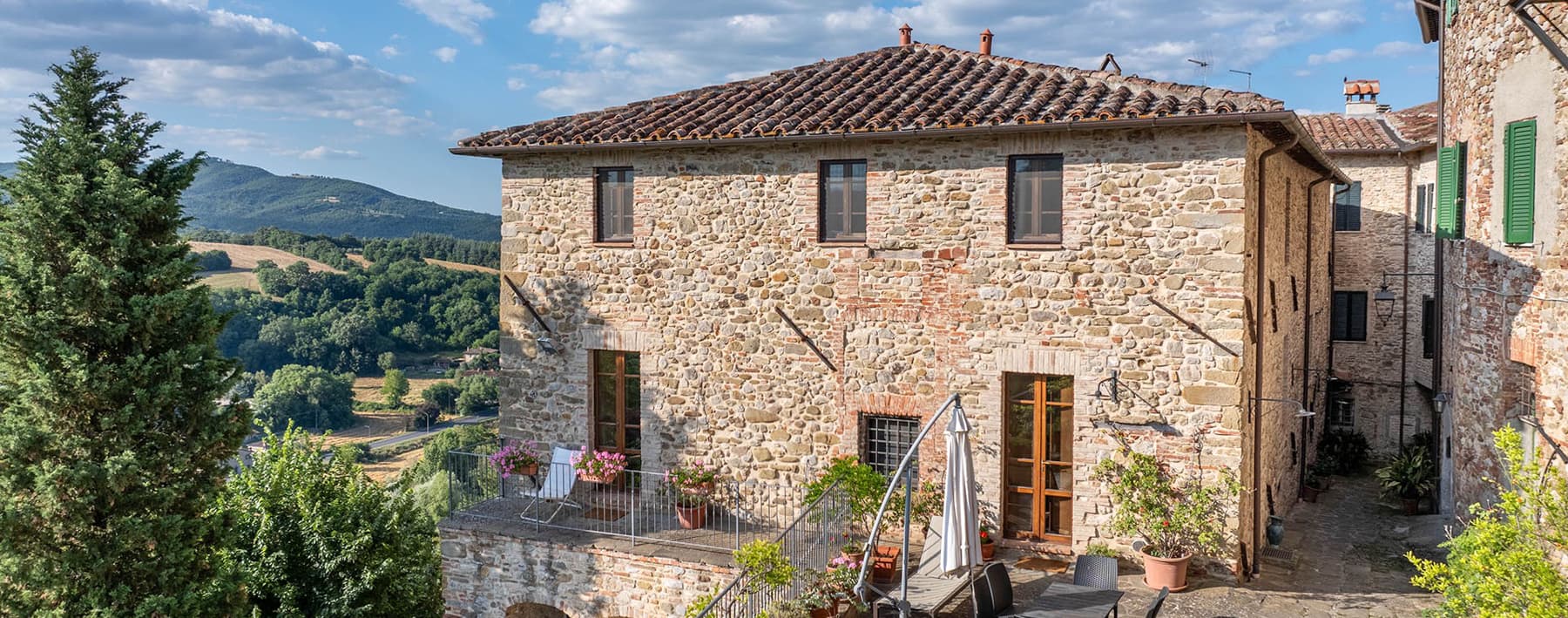 Tenuta-Complesso a Piegaro, fascino umbro e piscina