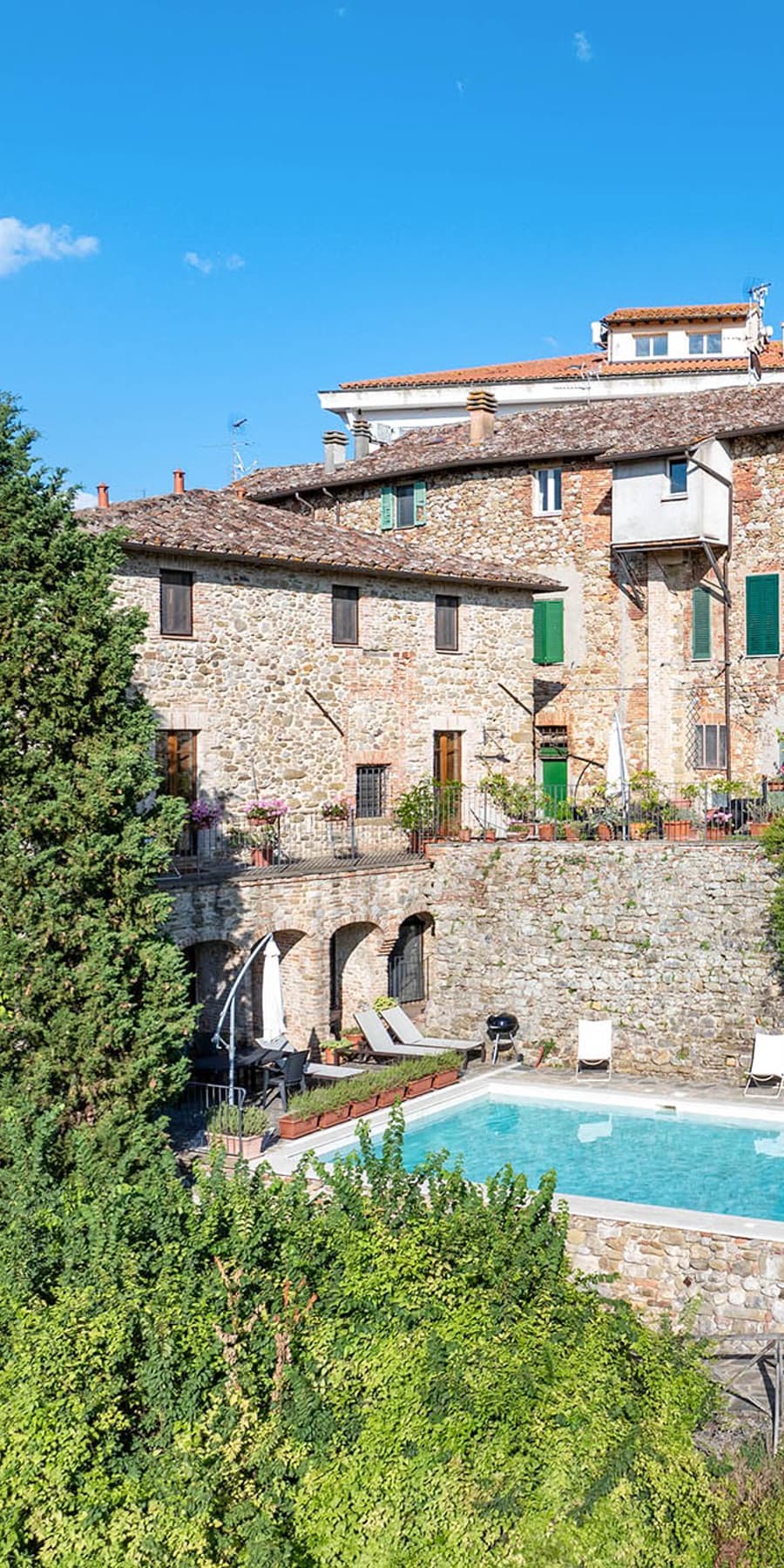 Tenuta-Complesso a Piegaro, fascino umbro e piscina