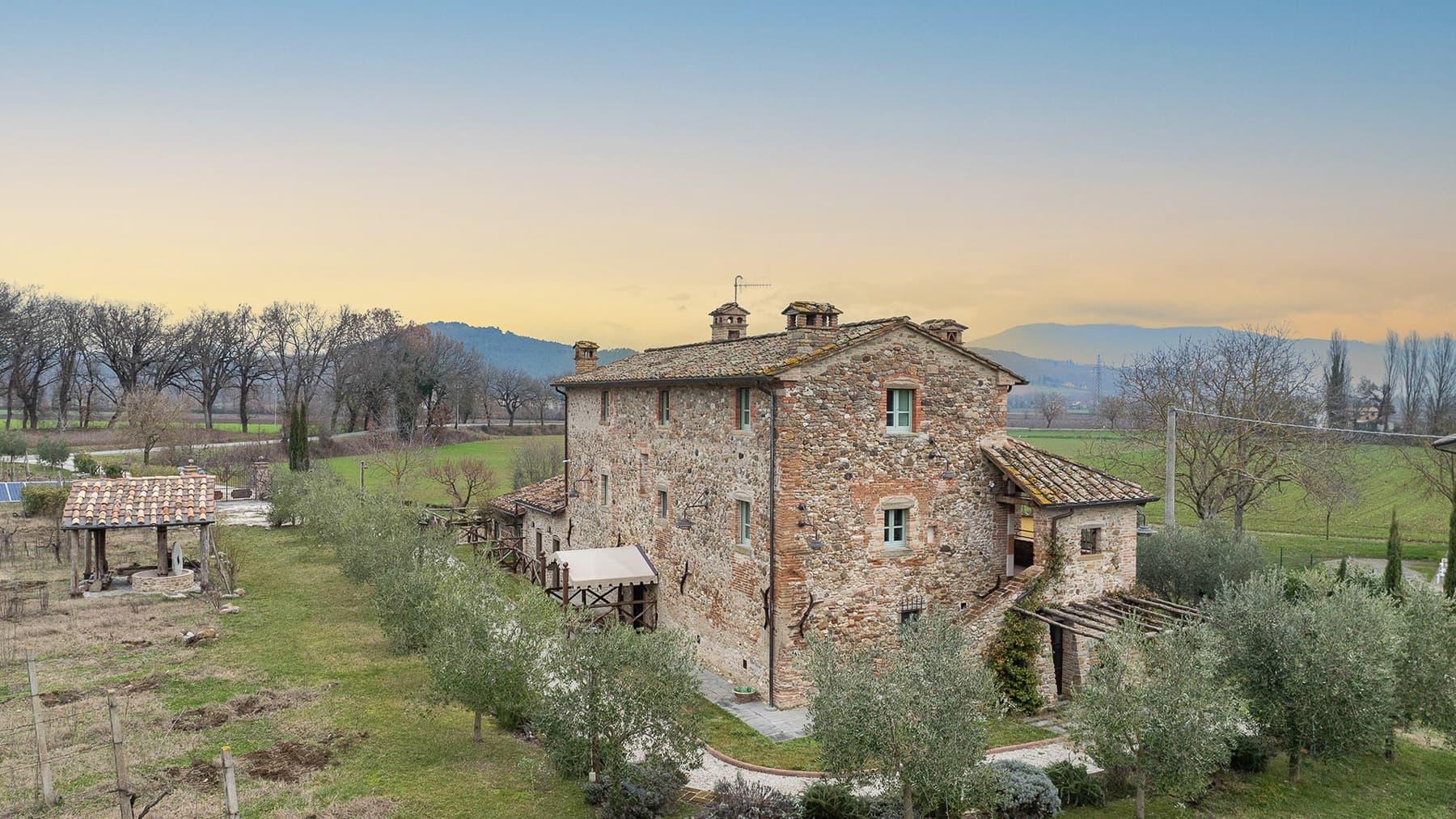Casale ristrutturato nella pianura di Anghiari, Toscana