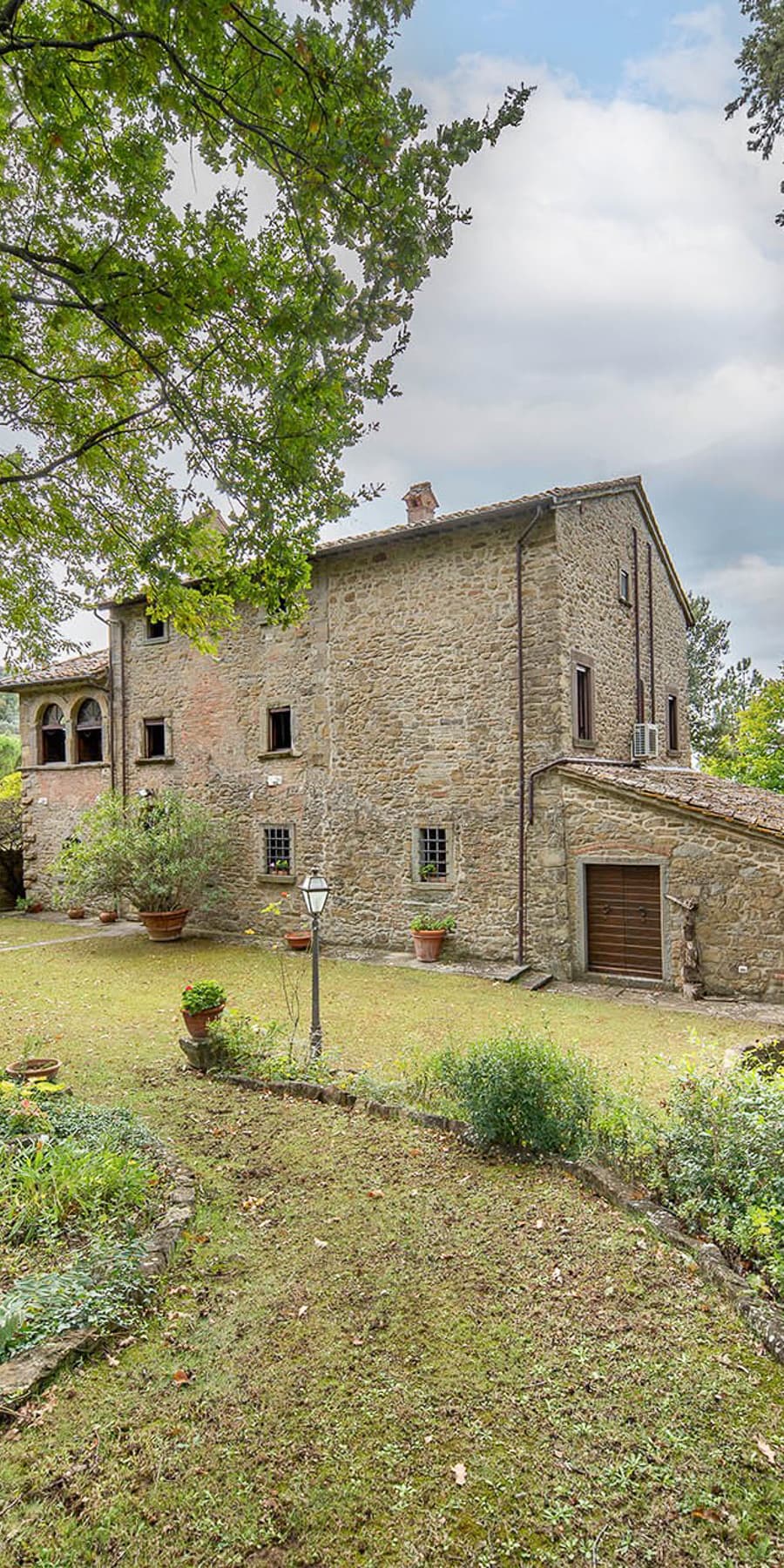 Casale storico in Toscana, relax nella natura di Cortona