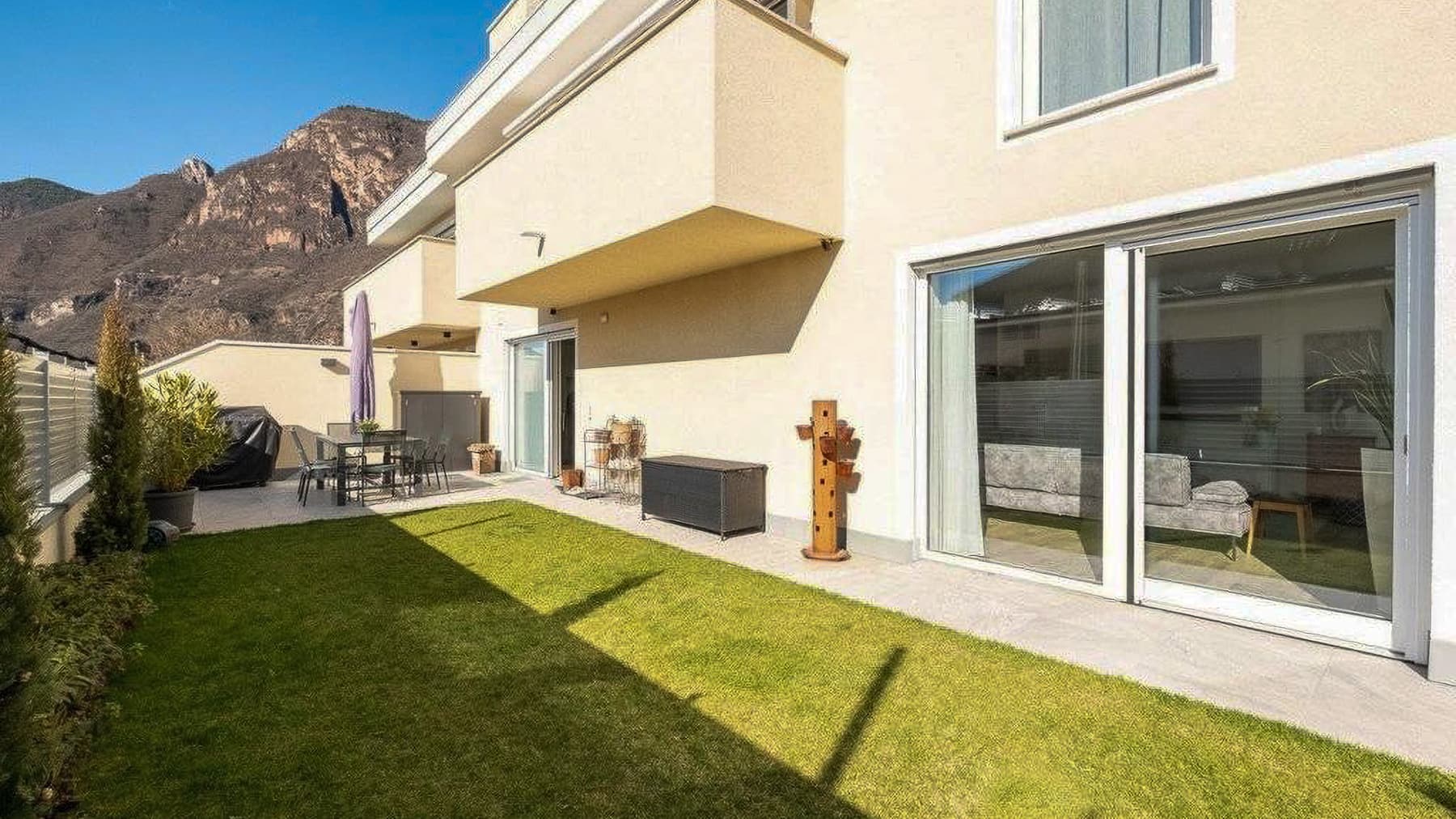 Villa moderna con vista sui meleti di Bolzano