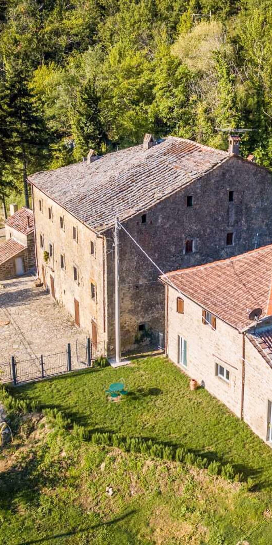 Casale con piscina e terreni panoramici a Cortona, Toscana
