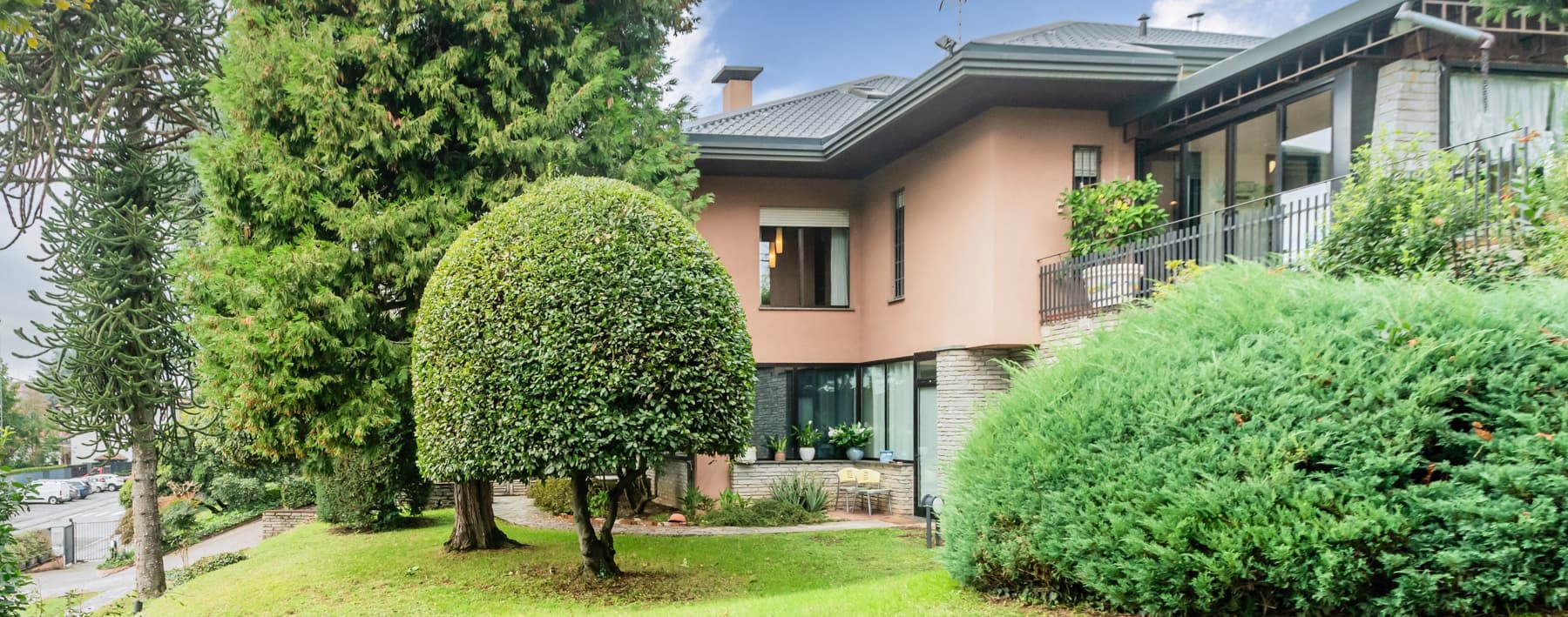 Villa di prestigio a Gallarate con giardino privato