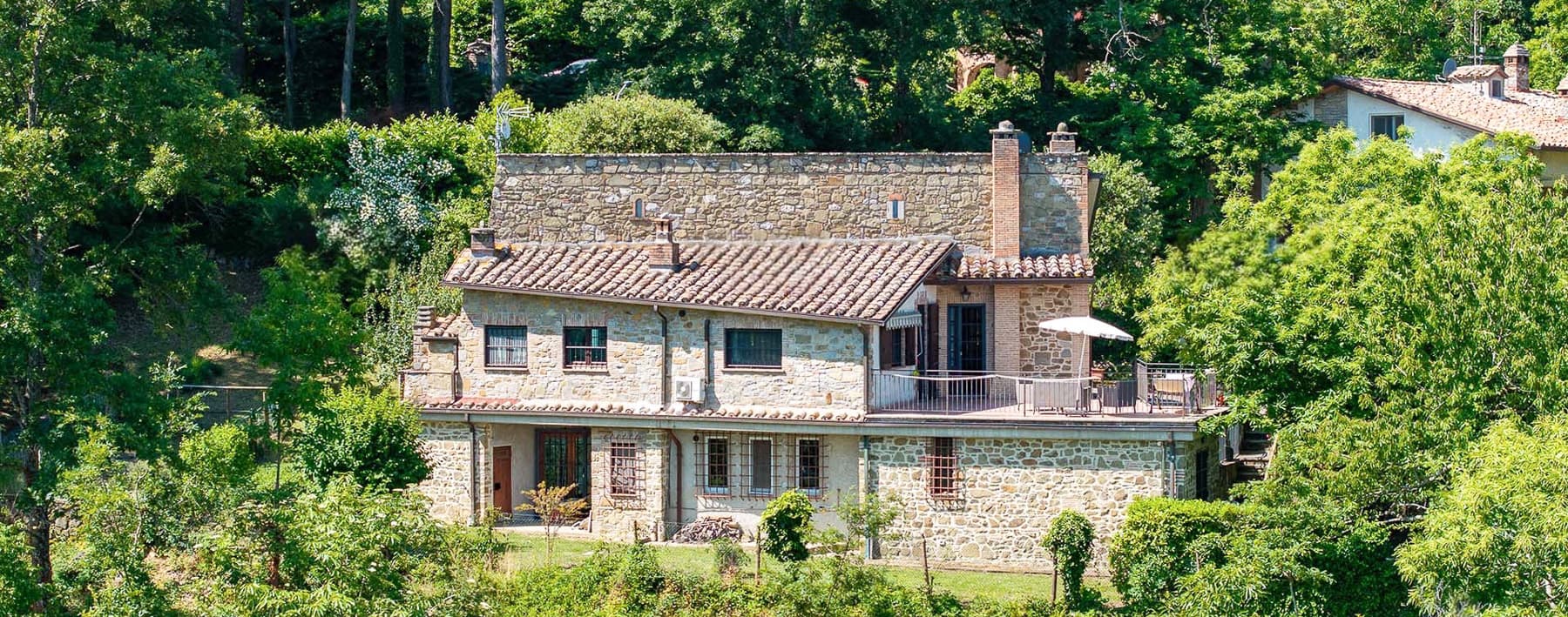 Casale panoramico in Umbria con vista Lago Trasimeno