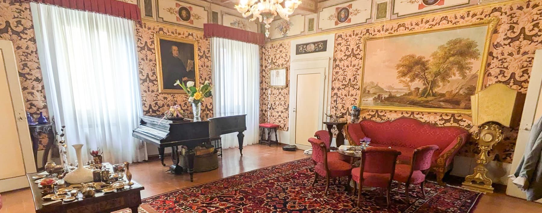 Villa with Panoramic Views in Umbria's Castiglione del Lago