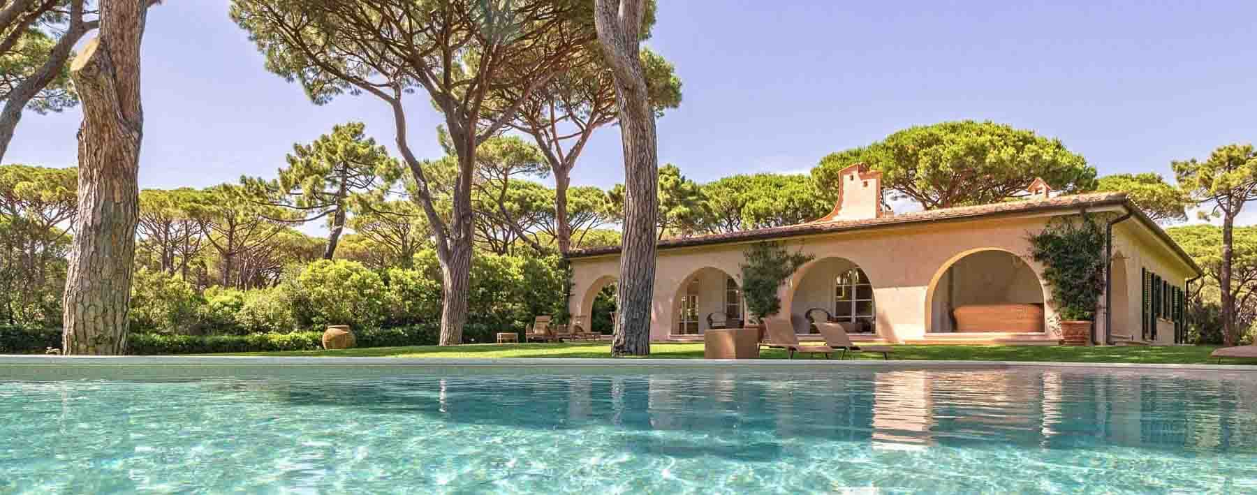 Villa esclusiva a Roccamare, Toscana, con piscina e giardino