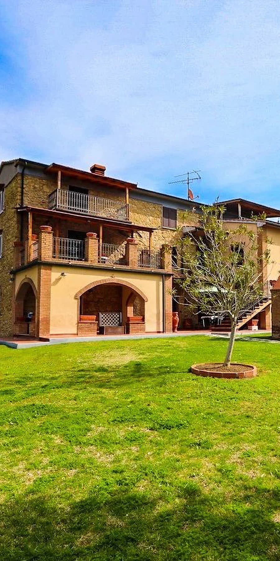 Country House with Sea Views in Tuscany's Guardistallo