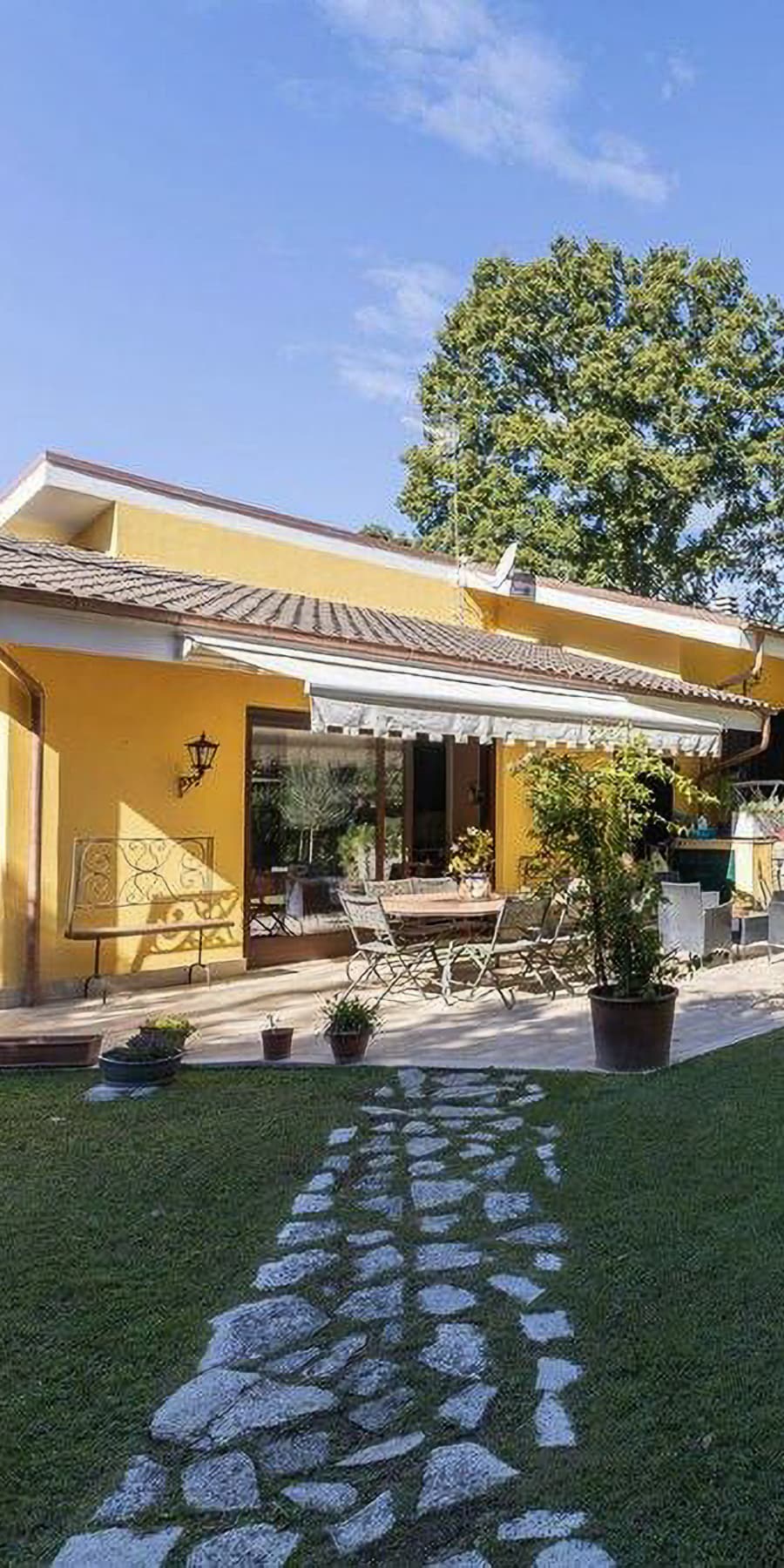 Villa unifamiliare con piscina nel verde di Roma Olgiata