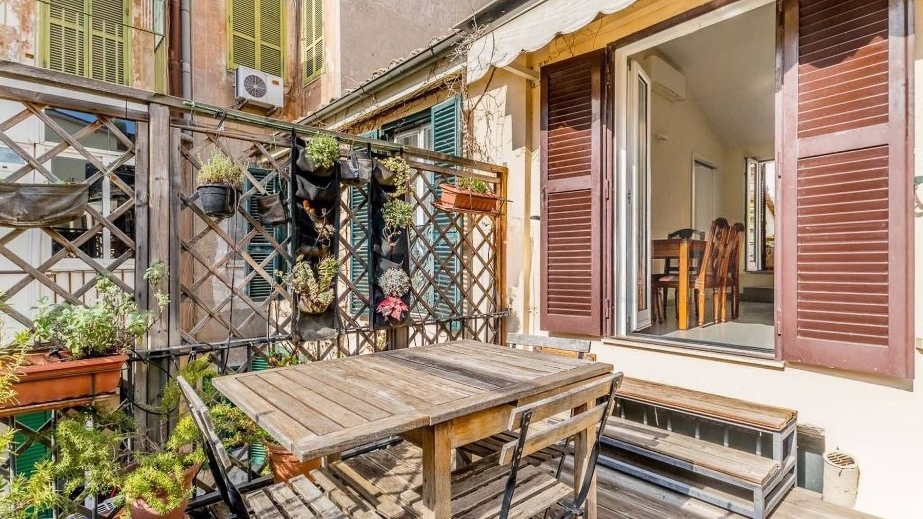 Elegant Apartment with Terrace in Rome, Lazio