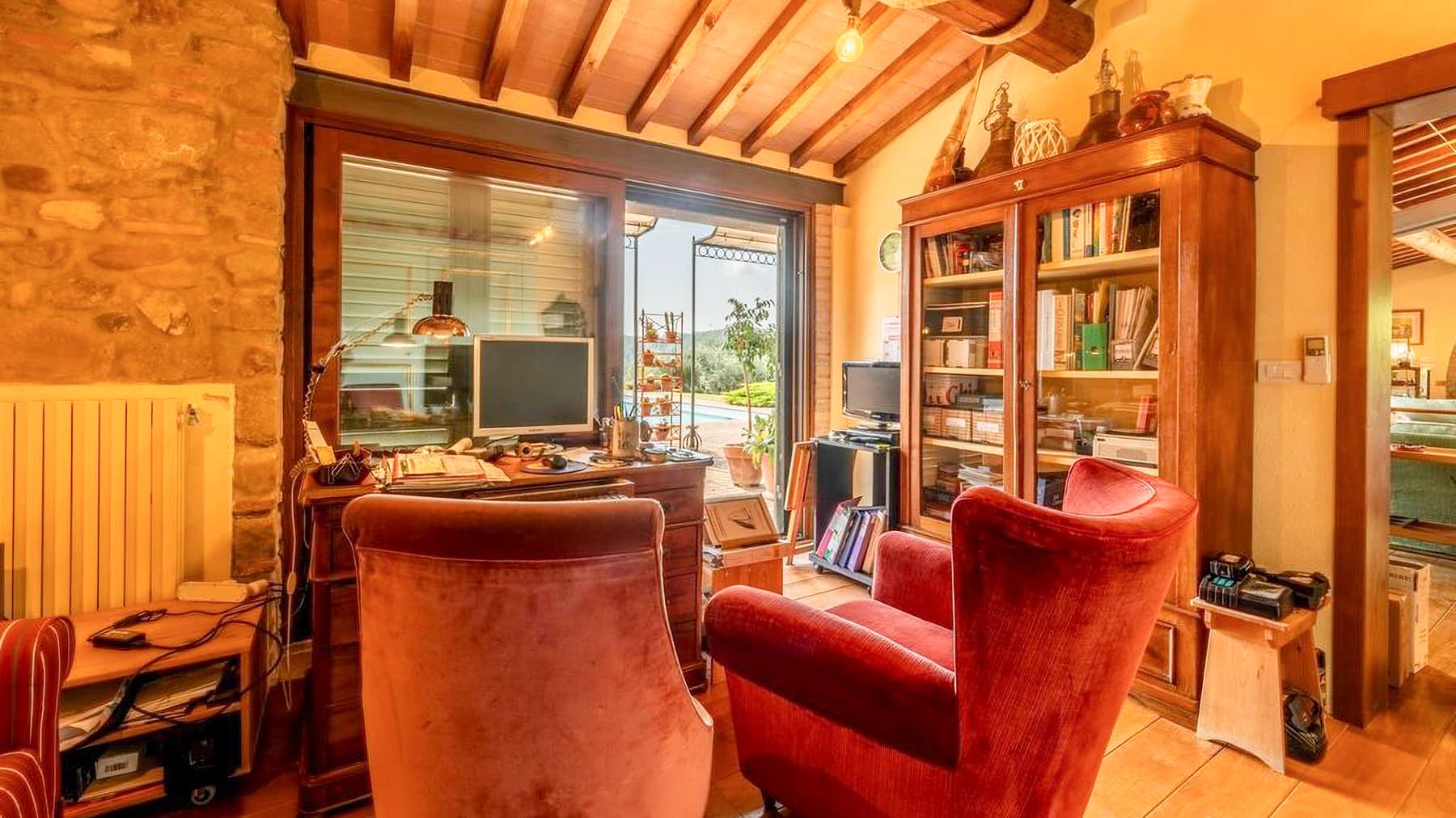 Rustic Country House in Le Case, Tuscany