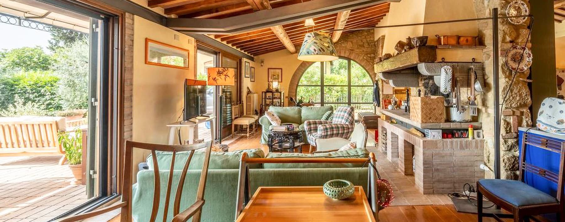 Casale con piscina nella tranquilla campagna toscana