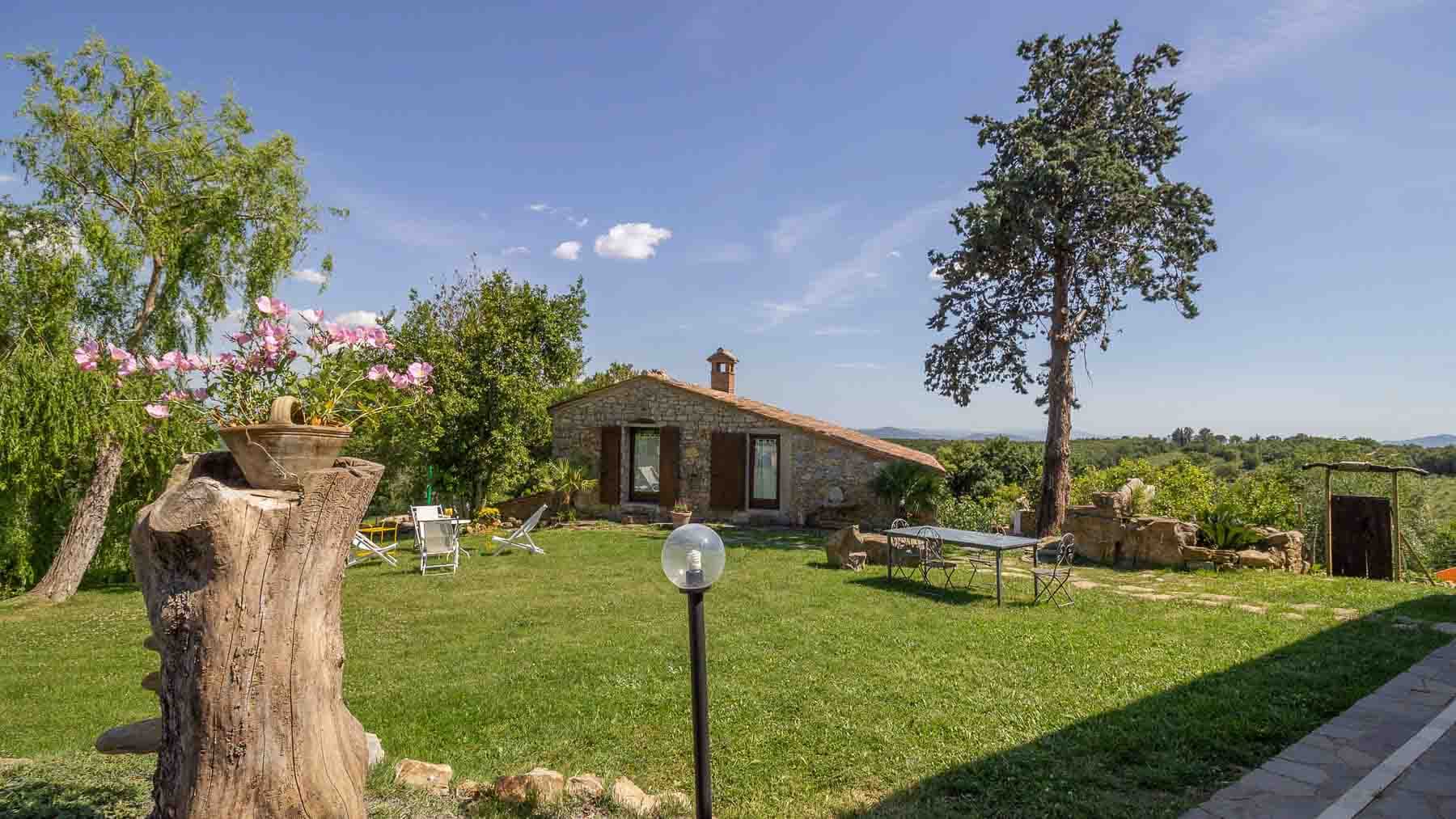 Casale con Dependance a Roccastrada, Toscana
