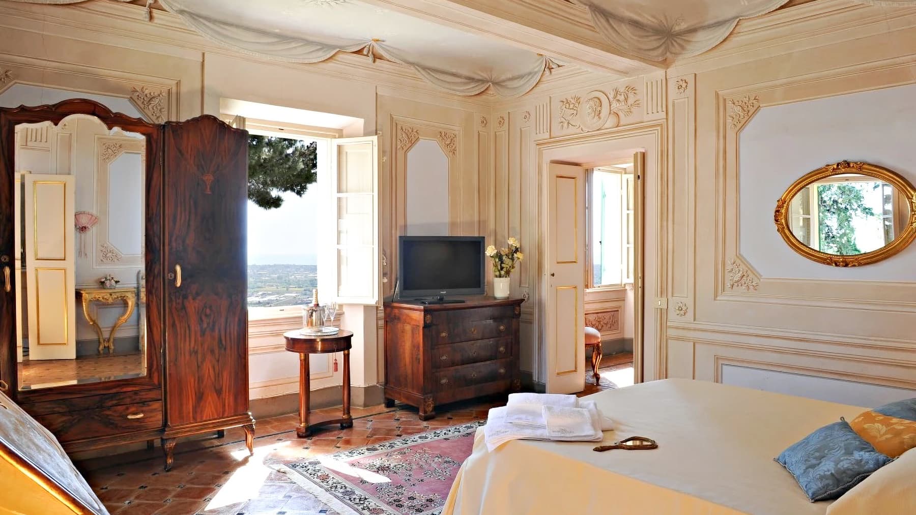 Elegant Villa in Charming Lucca, Tuscany
