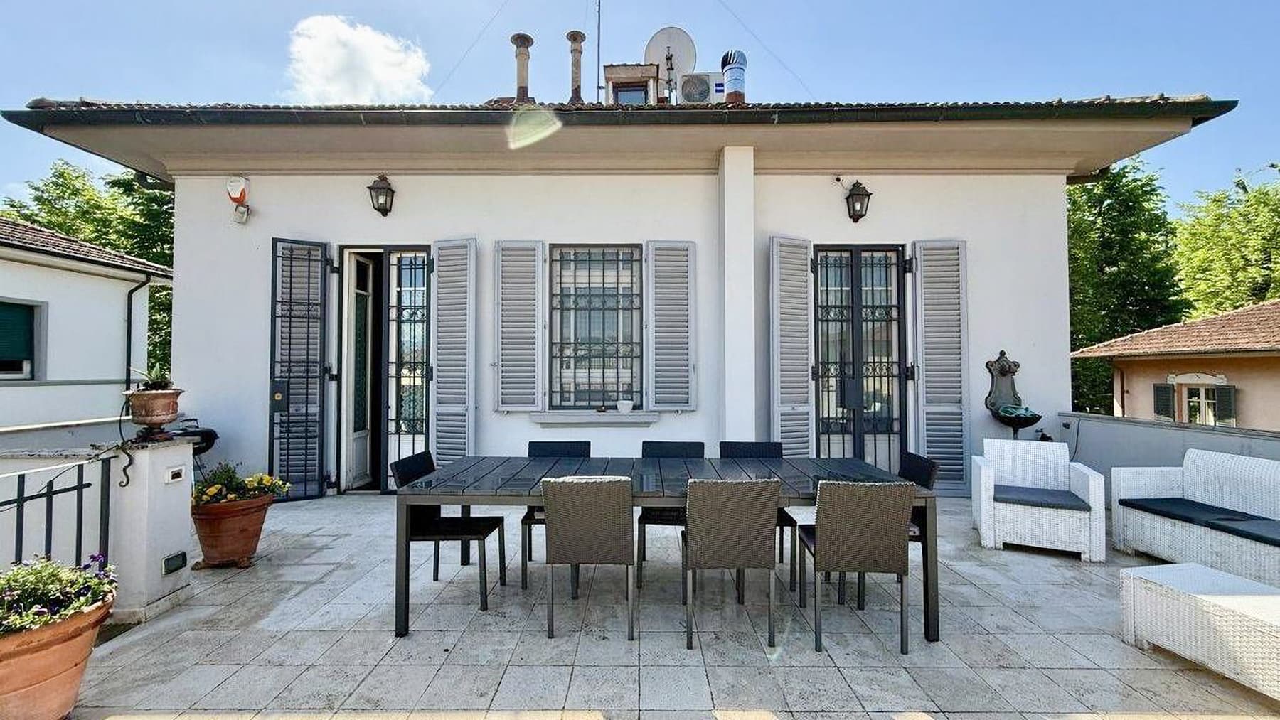 Elegant Villa in Charming Lucca, Tuscany