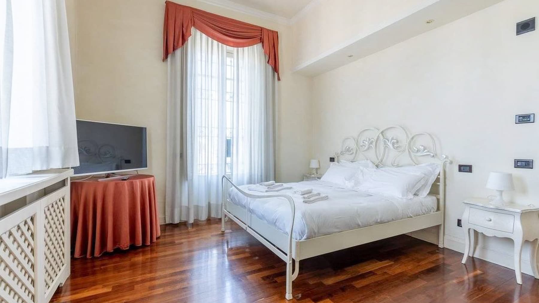 Elegant Villa in Charming Lucca, Tuscany