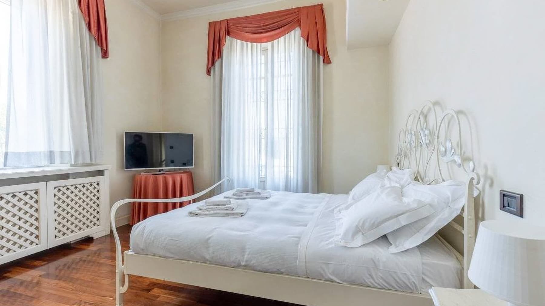 Elegant Villa in Charming Lucca, Tuscany