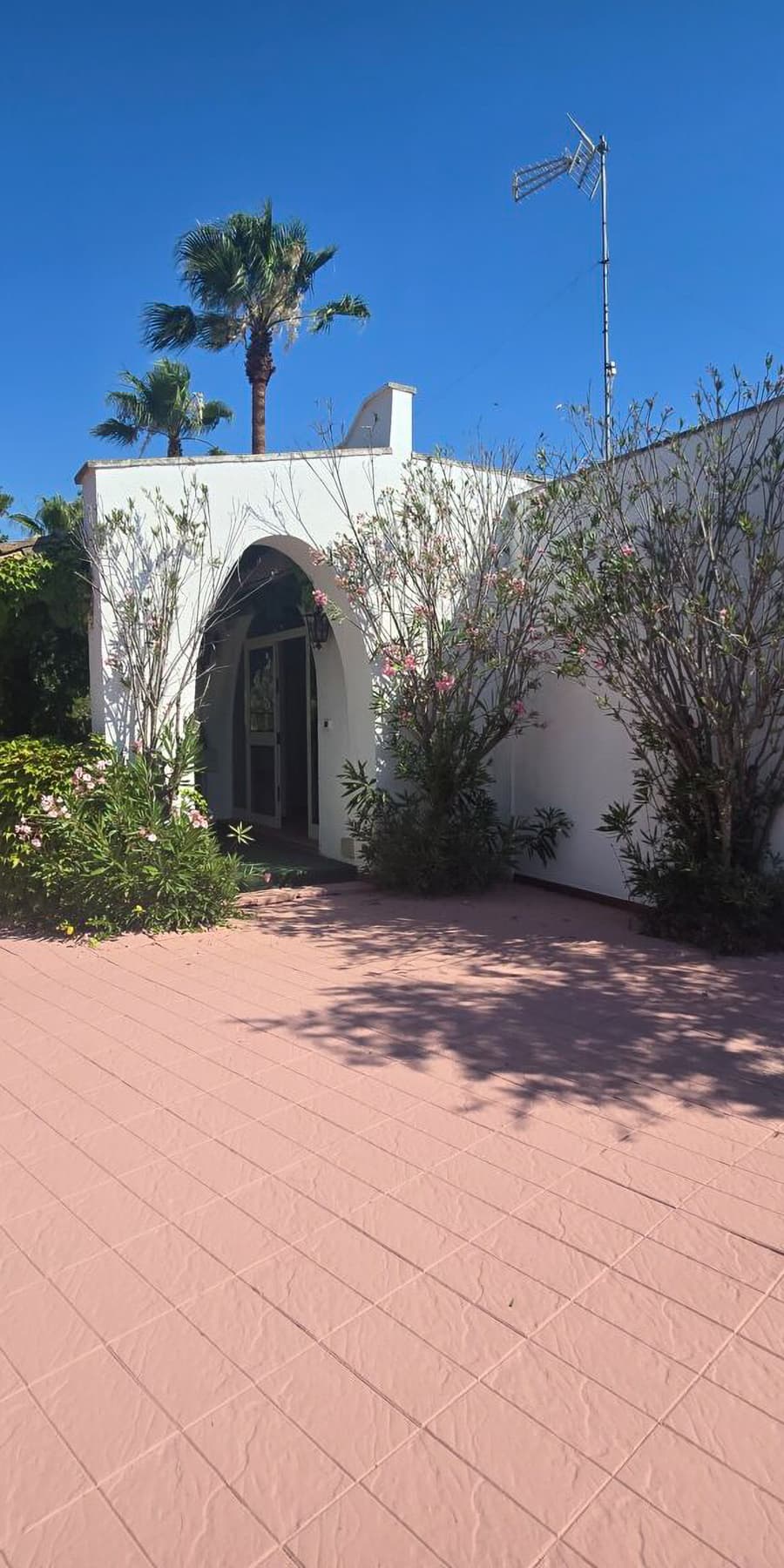 Villa con Piscina e Giardino a Ruffano, Puglia