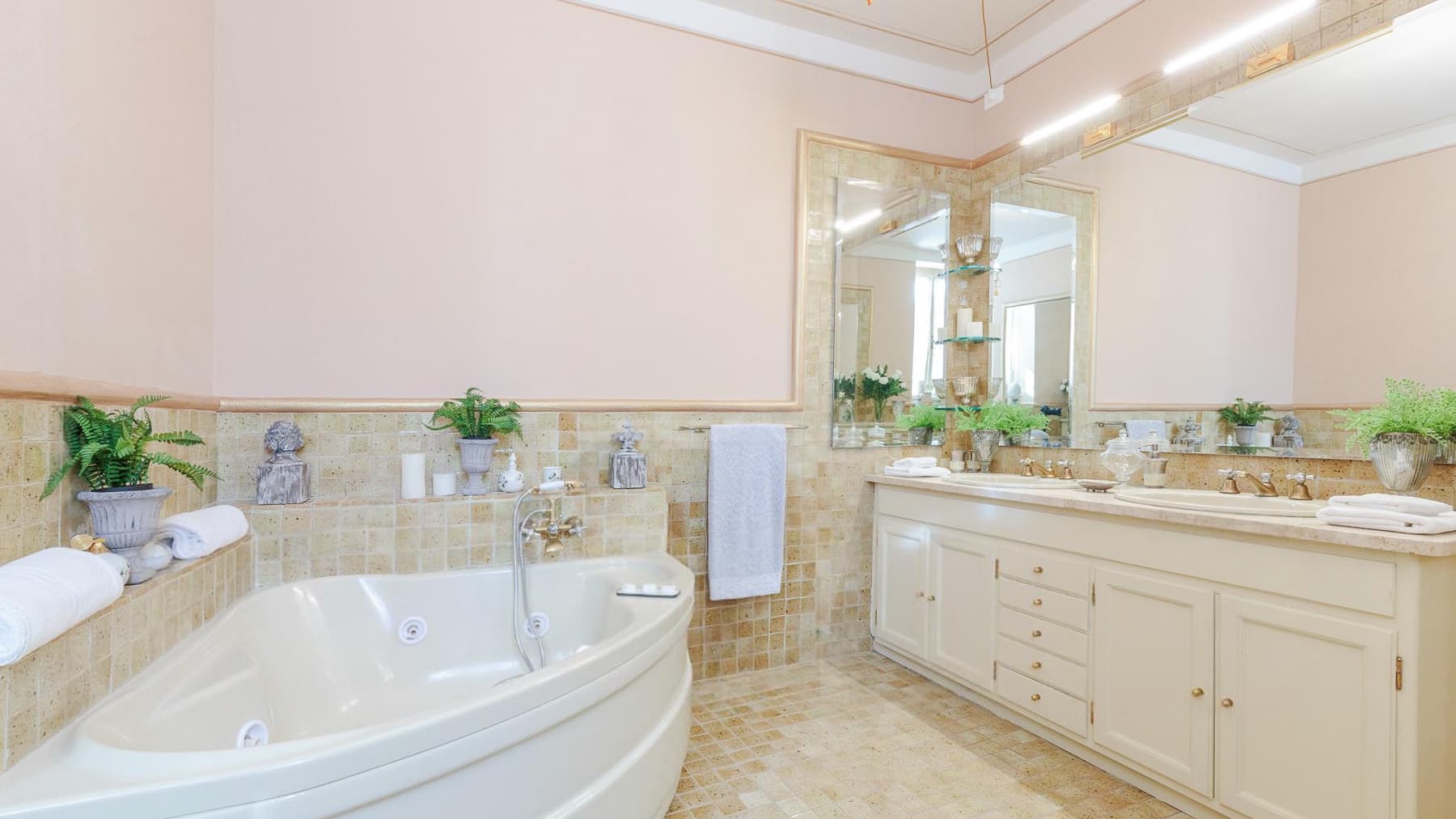 Charming Villa in Lucca, Tuscany