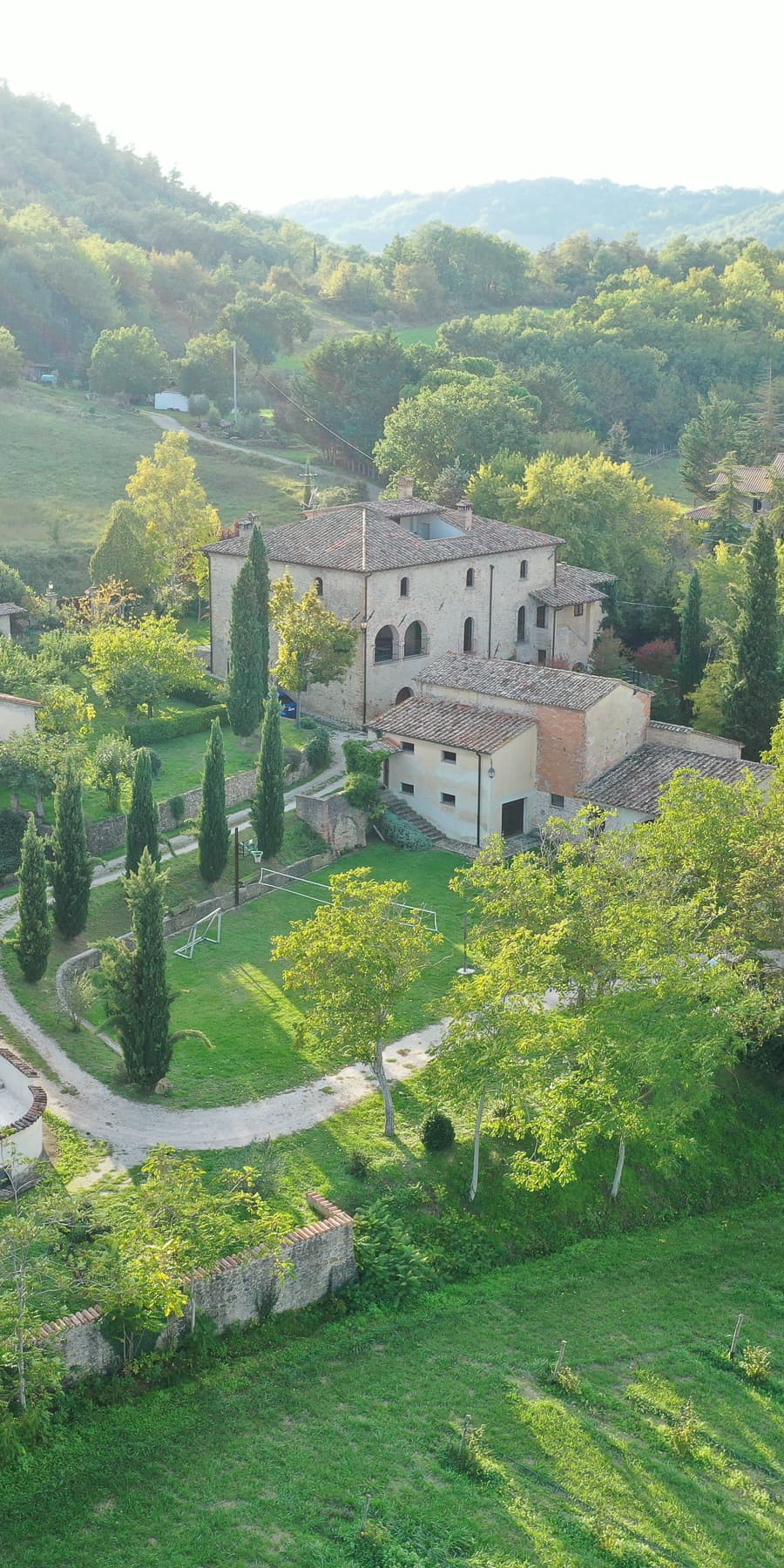Casale storico nelle colline umbre, 600 mq di charme