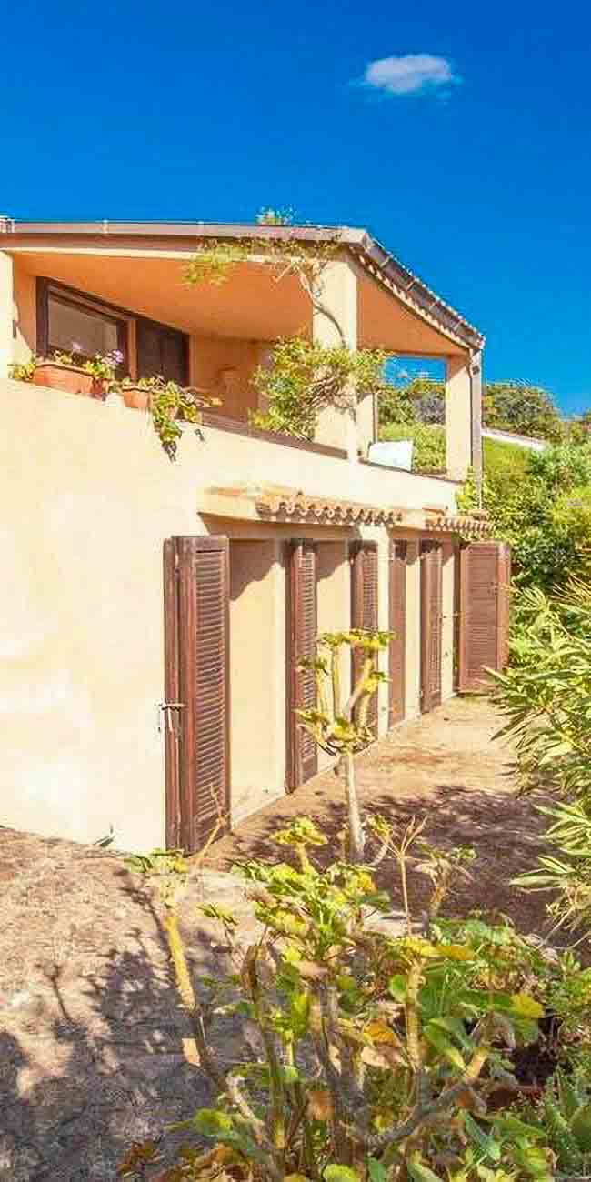 Villa bifamiliare a Punta Sardegna, esclusiva oasi di pace