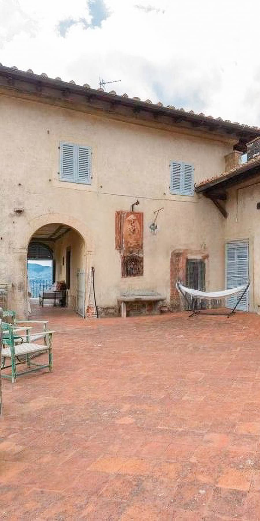 Tenuta-Complesso panoramico a Reggello, cuore della Toscana